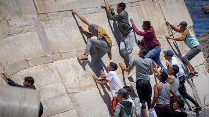 España advirtió a Marruecos que no aceptará “chantajes” tras la crisis de migrantes en Ceuta