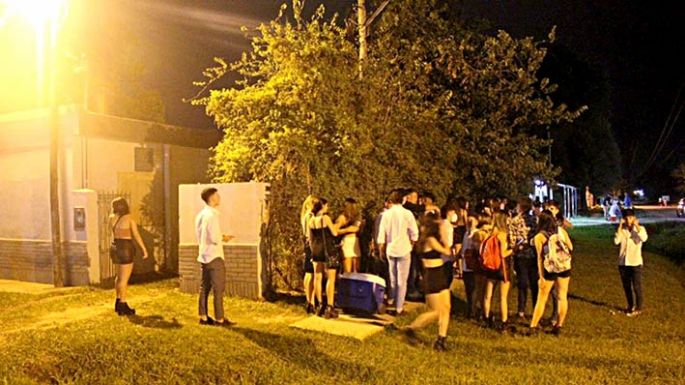 Más de 10 arrestados y cuatro policías heridos por desarticular las “juntadas”