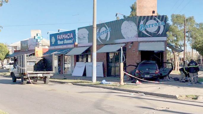 Una mujer con traumatismo de cráneo al colisionar dos motos