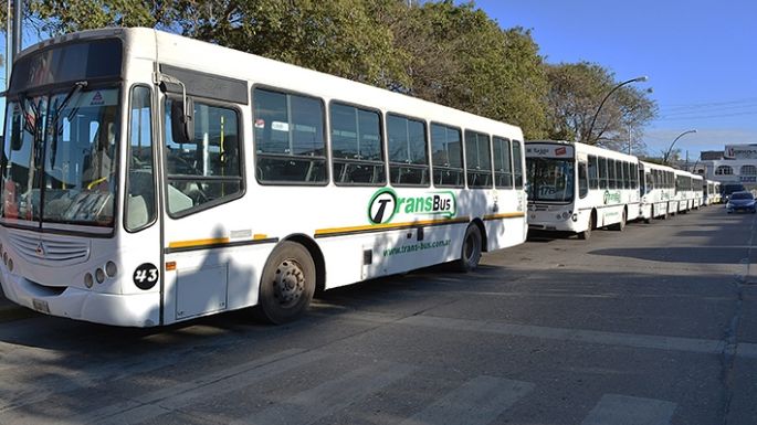 Los colectivos funcionarán con reducción de líneas y horarios