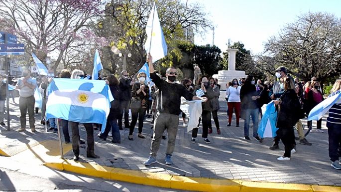Convocan a una marcha en contra del confinamiento
