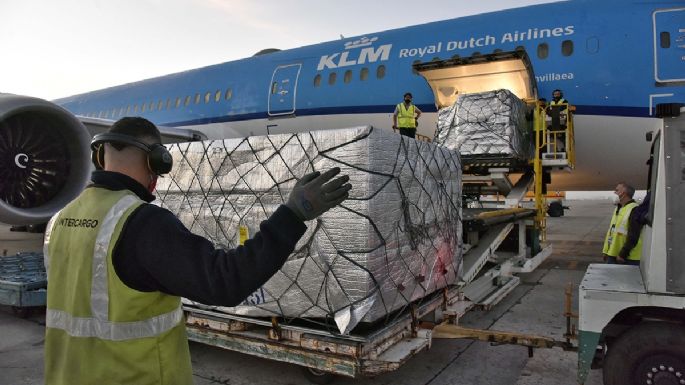 Llegaron al país 470 mil dosis de Sputnik V y 650.000 vacunas de AstraZeneca