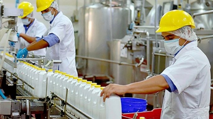Acuerdan mayor producción y abastecimiento de lácteos, sumando 32 artículos a Precios Cuidados