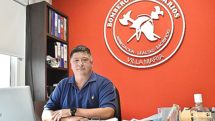 Los bomberos intensificaron su reclamo para recibir la vacuna