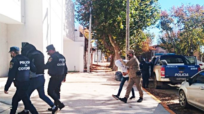 Detuvieron a tres hombres y una  mujer por corrupción de menores