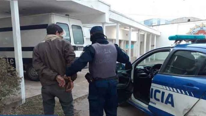 Dos detenidos en barrio Botta por amenazar y golpear a sus parejas