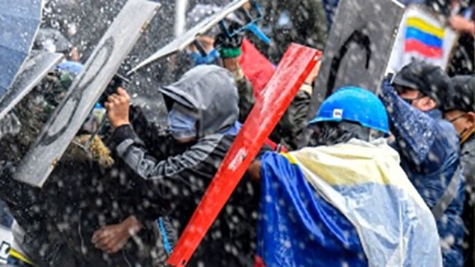 Miles de personas están en las calles