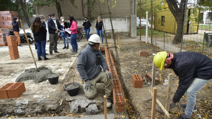 Rosso recorrió la obra en el Centro de Promoción Familiar Los Conejitos Traviesos