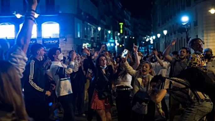 Festejos y descontrol por el fin del estado de excepción por coronavirus
