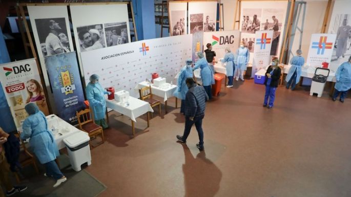 Uruguay aprobó la vacuna de Pfizer para los menores de entre 12 y 18 años