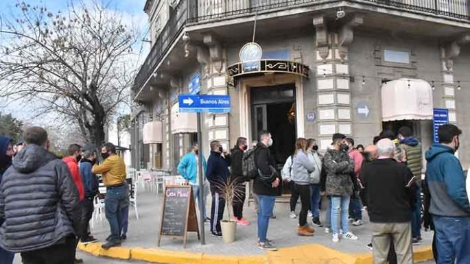 Un sector de gastronómicos se manifestó contra las restricciones