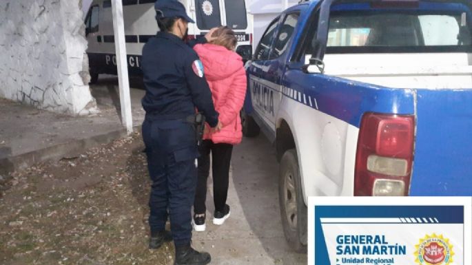Una mujer detenida por arrojar aceite en el frente de una vivienda y romper un celular