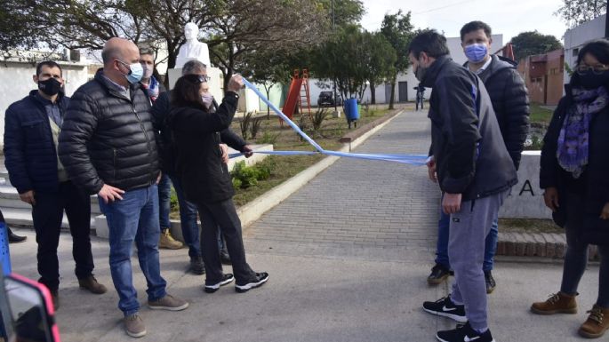 Revitalizaron la plazoleta Porfirio Seppey frente al Centro Cívico