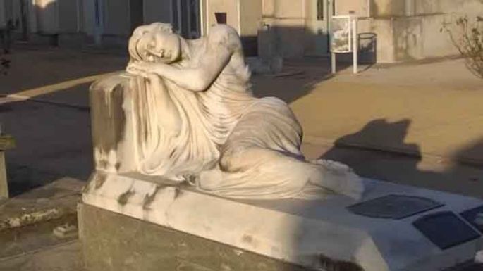 La estatua que se da vuelta...