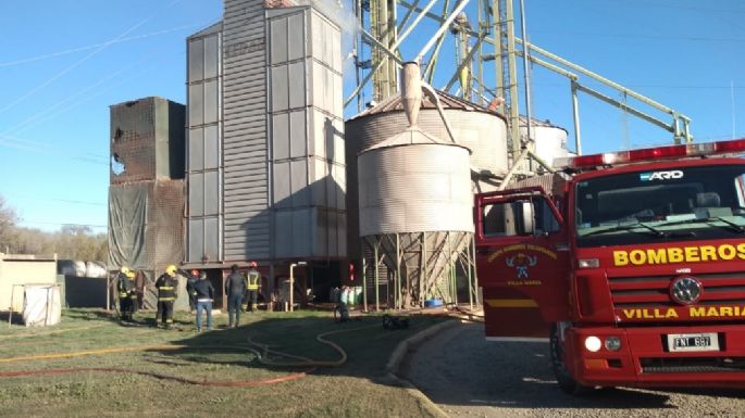 [Videos] Incendio en secadora de granos de la firma Bertone