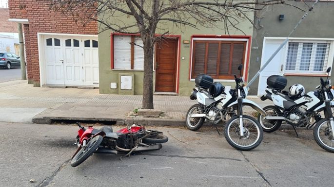 Murió un motociclista que chocó tras eludir un control