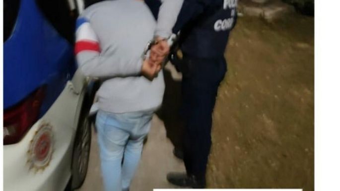 Un joven de 18 años fue detenido por dañar una patrulla policial