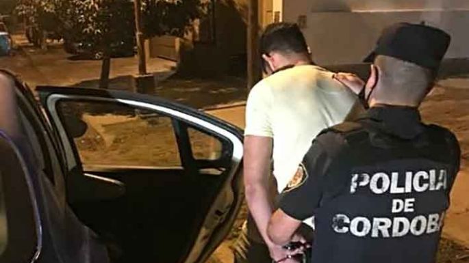 Arrestados por agredir a  policías y dañar un móvil