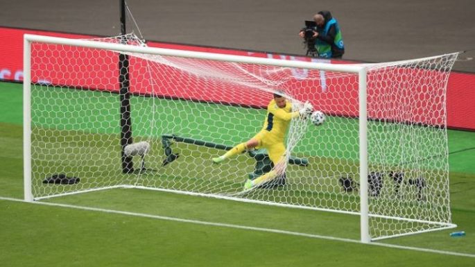 [Vídeo] Un delantero checo anotó el gol de mayor distancia en la Eurocopa desde 1980