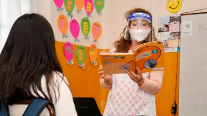La UEPC reclamó que falta que se vacune el 25% de los docentes
