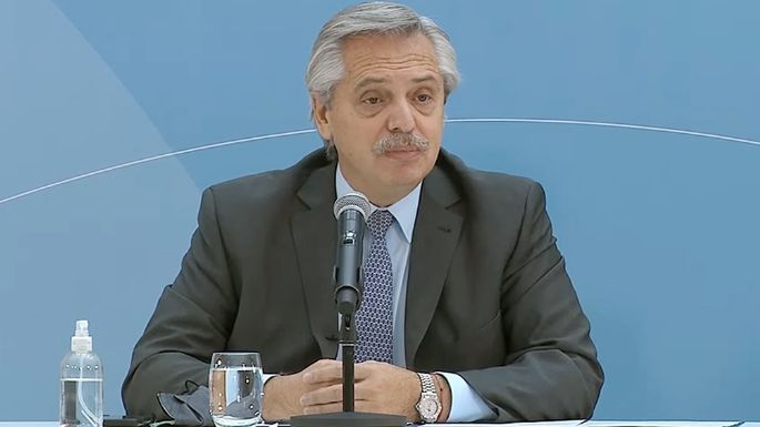 Fernández presentó un proyecto de ley para jerarquizar a enfermeros