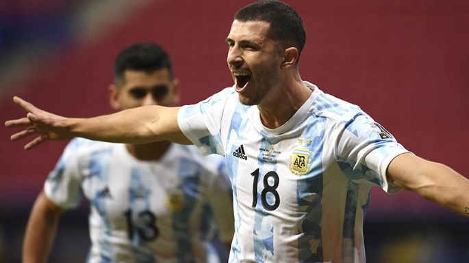 Argentina superó a Uruguay sin sobrarle nada, pero con buenos signos futbolísticos