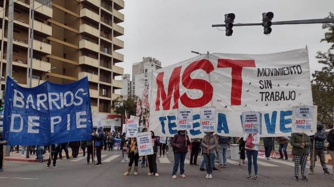 Movimientos sociales marchan contra el ajuste