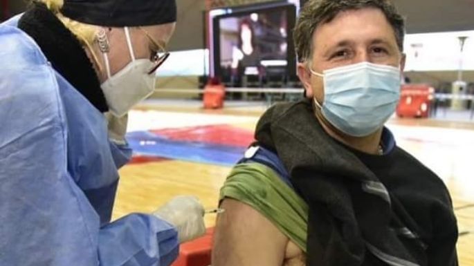 Rosso recibió la primera dosis de la vacuna contra el Covid-19
