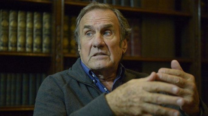 Reutemann debió ser nuevamente hospitalizado y su pronóstico es reservado