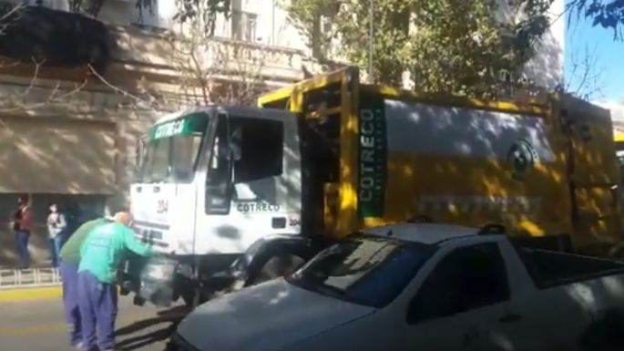 [Vídeo] Bocinazo de recolectores frente al municipio para reclamar por vacunas