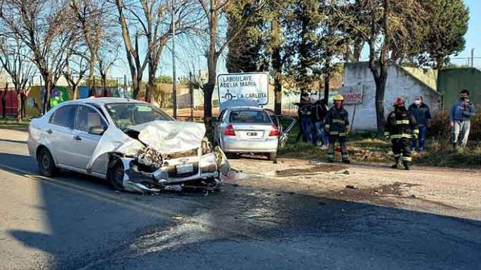 Un choque entre dos autos dejó varios heridos