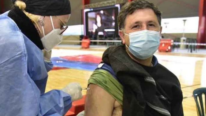 Al superarse las 30 mil dosis se vacunó Pablo Rosso