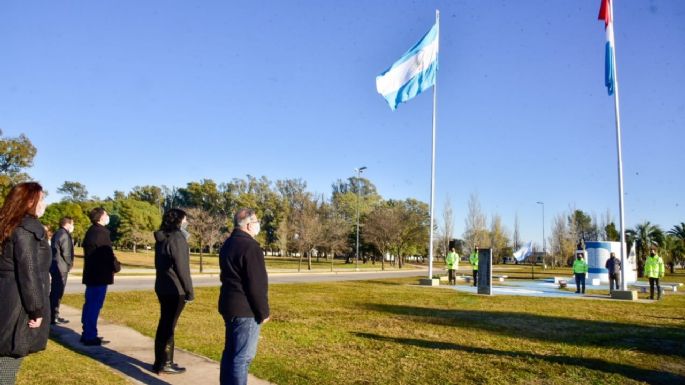 Con protocolos, Rosso encabezó esta mañana el acto por el Día de la Bandera