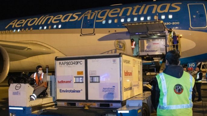 Partió el segundo vuelo de Aerolíneas a Beijing para traer otro millón de Sinopharm