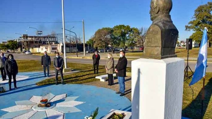 La ciudad homenajeó a la Bandera