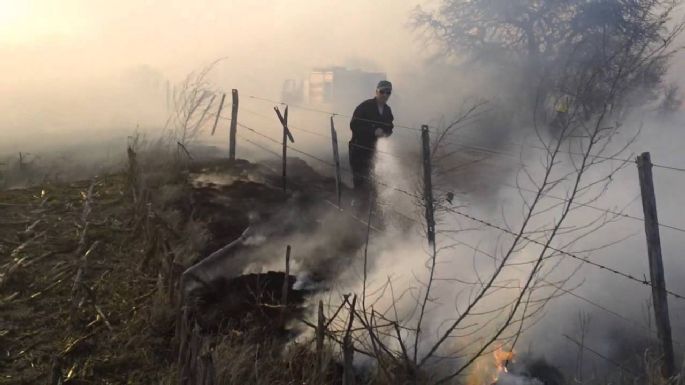 Los bomberos sofocaron dos incendios el domingo