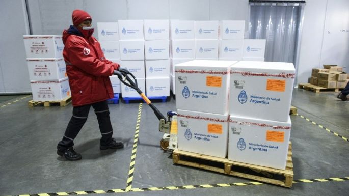 Llegaron más de un millón de vacunas AstraZeneca y hoy arriban las de Sinopharm