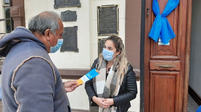 Colocan lazos azules para concientizar sobre los consumos problemáticos en Villa Nueva