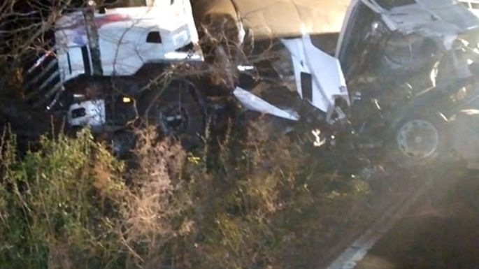 Triple colisión con mucha suerte en la ruta 2: un par de camioneros heridos