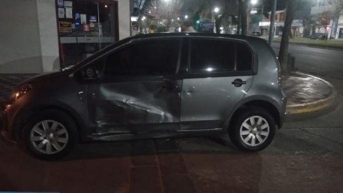 Dos mujeres heridas, una de gravedad, al chocar con su moto contra un auto