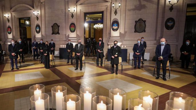 Argentina con "unión y memoria" homenajeó a los fallecidos por COVID-19