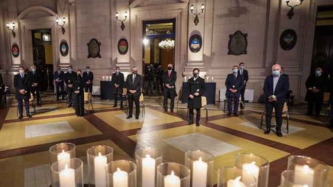 El presidente rindió homenaje  a las víctimas de la pandemia
