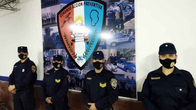 Cuatro policías salvaron la vida de un menor de 19 meses