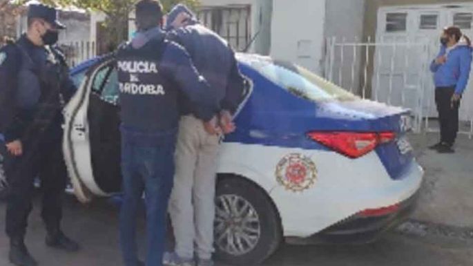 Detuvieron a un joven por almacenar imágenes de sexo explícito de un menor