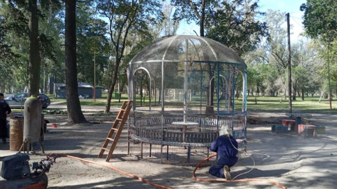 Comenzaron a recuperar la glorieta del Parque Hipólito Yrigoyen
