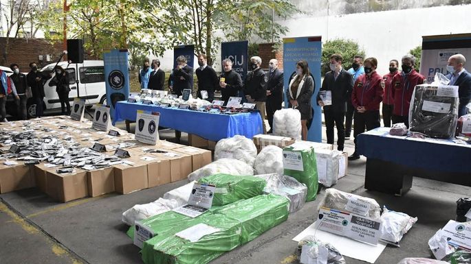 Desbarataron una banda que fabricaba y vendía ilegalmente imitaciones del barbijo del Conicet