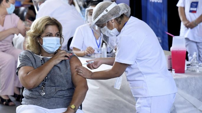 Especialistas afirman que la Argentina "alcanzó un ritmo similar de vacunación a Europa"