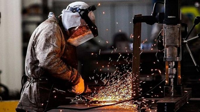 La industria se derrumbó un  21,2% y se profundiza la recesión