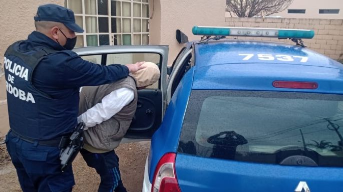 Cuatro detenidos: dos por golpear a exparejas, uno por agredir a un policía y otro por robo