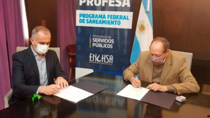 Firma para ampliar la red de cloacas